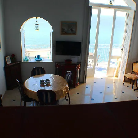 Seafront Apartmnet In Near The Sea